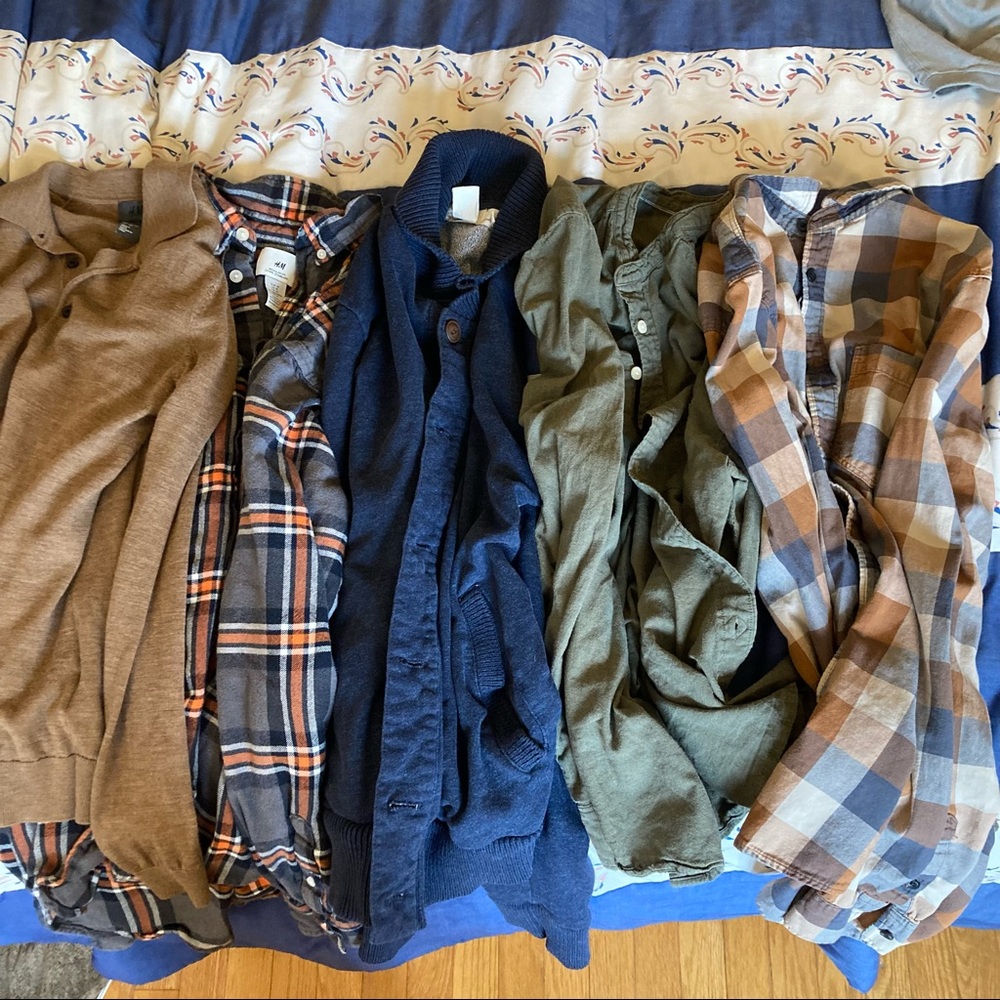 3 men’s tops and 2 sweaters from H and M! Size medium